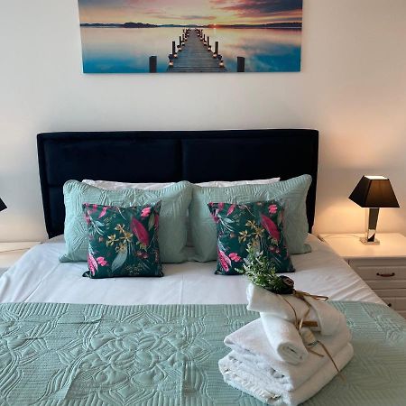 Berks Luxury Serviced Apartments,5 Bedrooms, 5 Double Beds, 2 Bathrooms, Free Super Fast Wifi & Parking Earley Exteriör bild