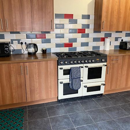 Berks Luxury Serviced Apartments,5 Bedrooms, 5 Double Beds, 2 Bathrooms, Free Super Fast Wifi & Parking Earley Exteriör bild