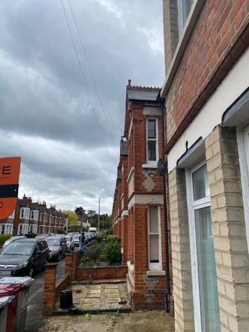 Berks Luxury Serviced Apartments,5 Bedrooms, 5 Double Beds, 2 Bathrooms, Free Super Fast Wifi & Parking Earley Exteriör bild
