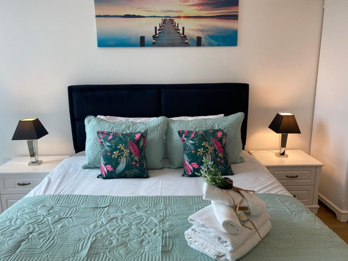 Berks Luxury Serviced Apartments,5 Bedrooms, 5 Double Beds, 2 Bathrooms, Free Super Fast Wifi & Parking Earley Exteriör bild