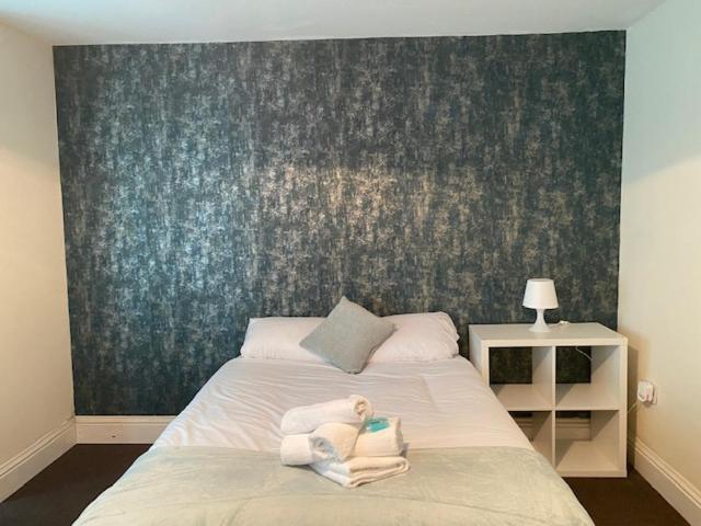 Berks Luxury Serviced Apartments,5 Bedrooms, 5 Double Beds, 2 Bathrooms, Free Super Fast Wifi & Parking Earley Exteriör bild