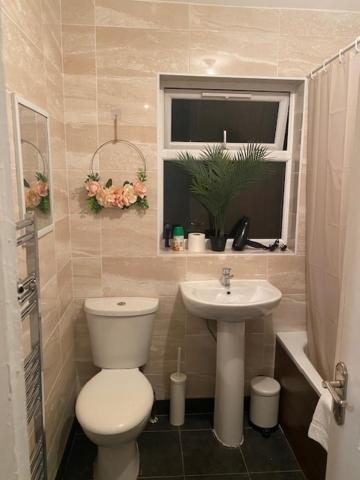 Berks Luxury Serviced Apartments,5 Bedrooms, 5 Double Beds, 2 Bathrooms, Free Super Fast Wifi & Parking Earley Exteriör bild