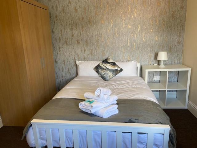 Berks Luxury Serviced Apartments,5 Bedrooms, 5 Double Beds, 2 Bathrooms, Free Super Fast Wifi & Parking Earley Exteriör bild