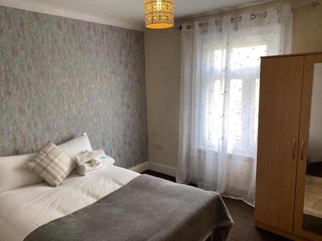 Berks Luxury Serviced Apartments,5 Bedrooms, 5 Double Beds, 2 Bathrooms, Free Super Fast Wifi & Parking Earley Exteriör bild