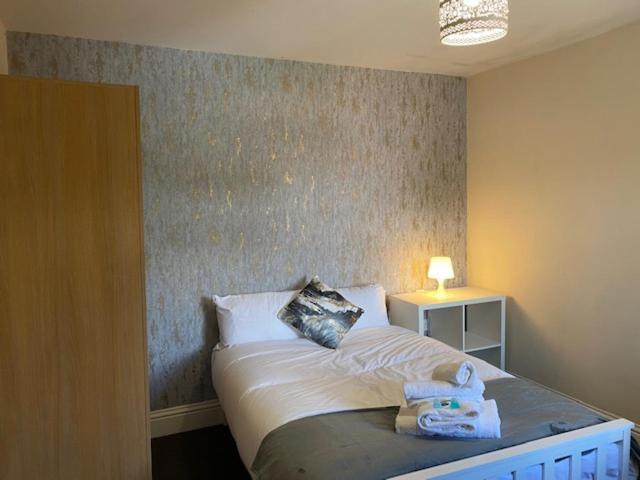 Berks Luxury Serviced Apartments,5 Bedrooms, 5 Double Beds, 2 Bathrooms, Free Super Fast Wifi & Parking Earley Exteriör bild