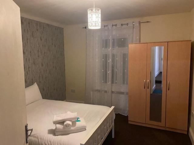 Berks Luxury Serviced Apartments,5 Bedrooms, 5 Double Beds, 2 Bathrooms, Free Super Fast Wifi & Parking Earley Exteriör bild