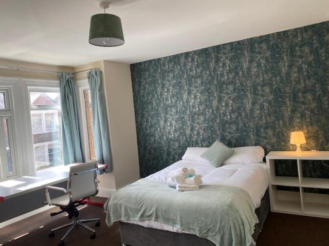 Berks Luxury Serviced Apartments,5 Bedrooms, 5 Double Beds, 2 Bathrooms, Free Super Fast Wifi & Parking Earley Exteriör bild