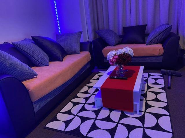 Berks Luxury Serviced Apartments,5 Bedrooms, 5 Double Beds, 2 Bathrooms, Free Super Fast Wifi & Parking Earley Exteriör bild